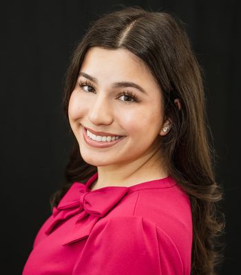 Portrait of Carolyne Sheppelman, Realtor®.